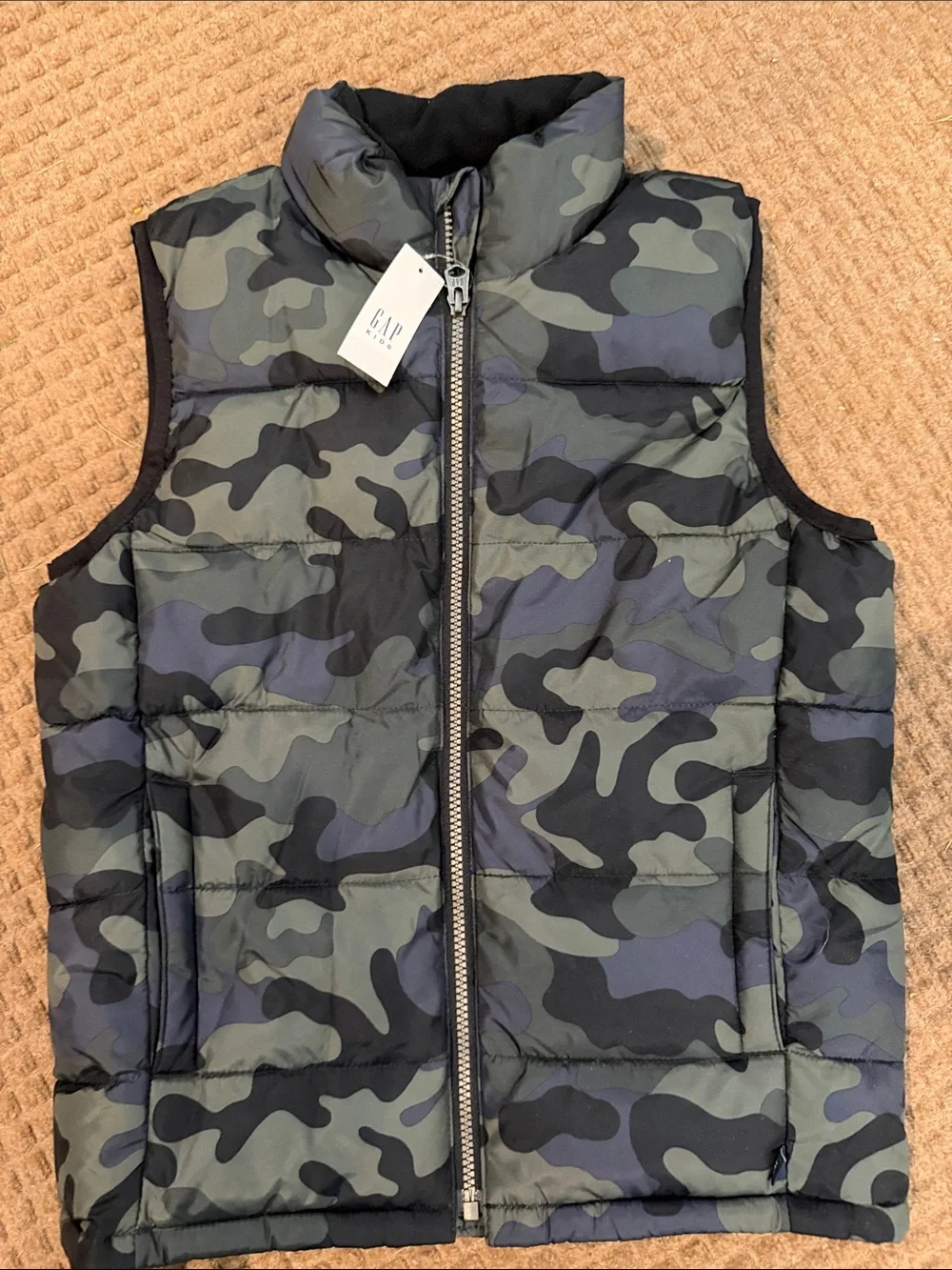 GAP NWT-Kids Green & Black Camo Quilted Puffer Vest M(8)